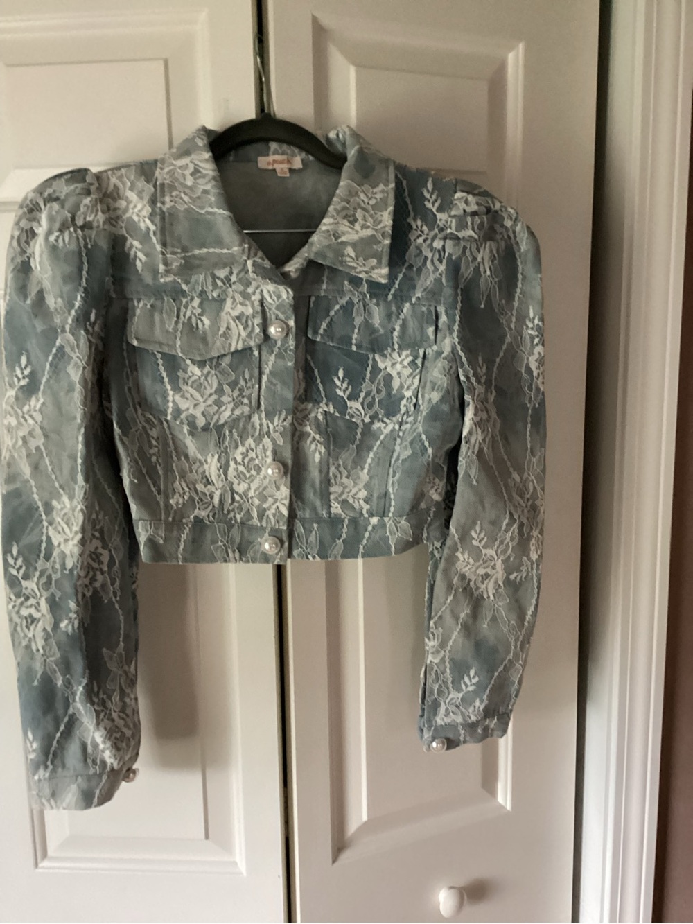Vintage-Inspired Light Blue Lace Cropped Jacket